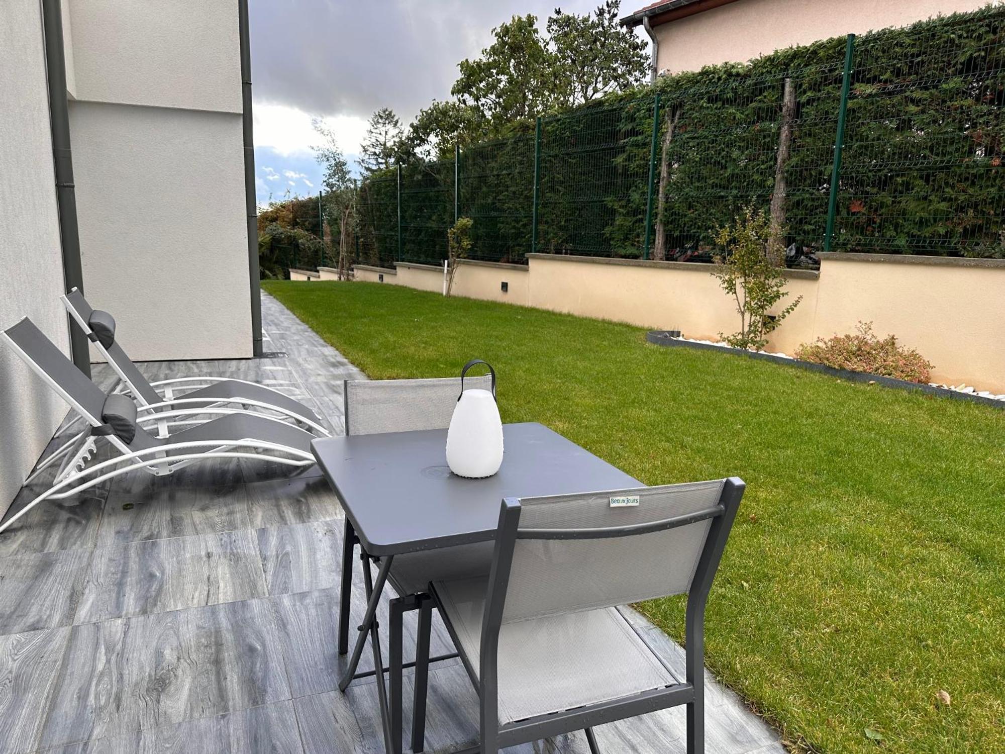 La Villa Perchee Calme, Sauna, Parking Prive Saint-Prix  ภายนอก รูปภาพ